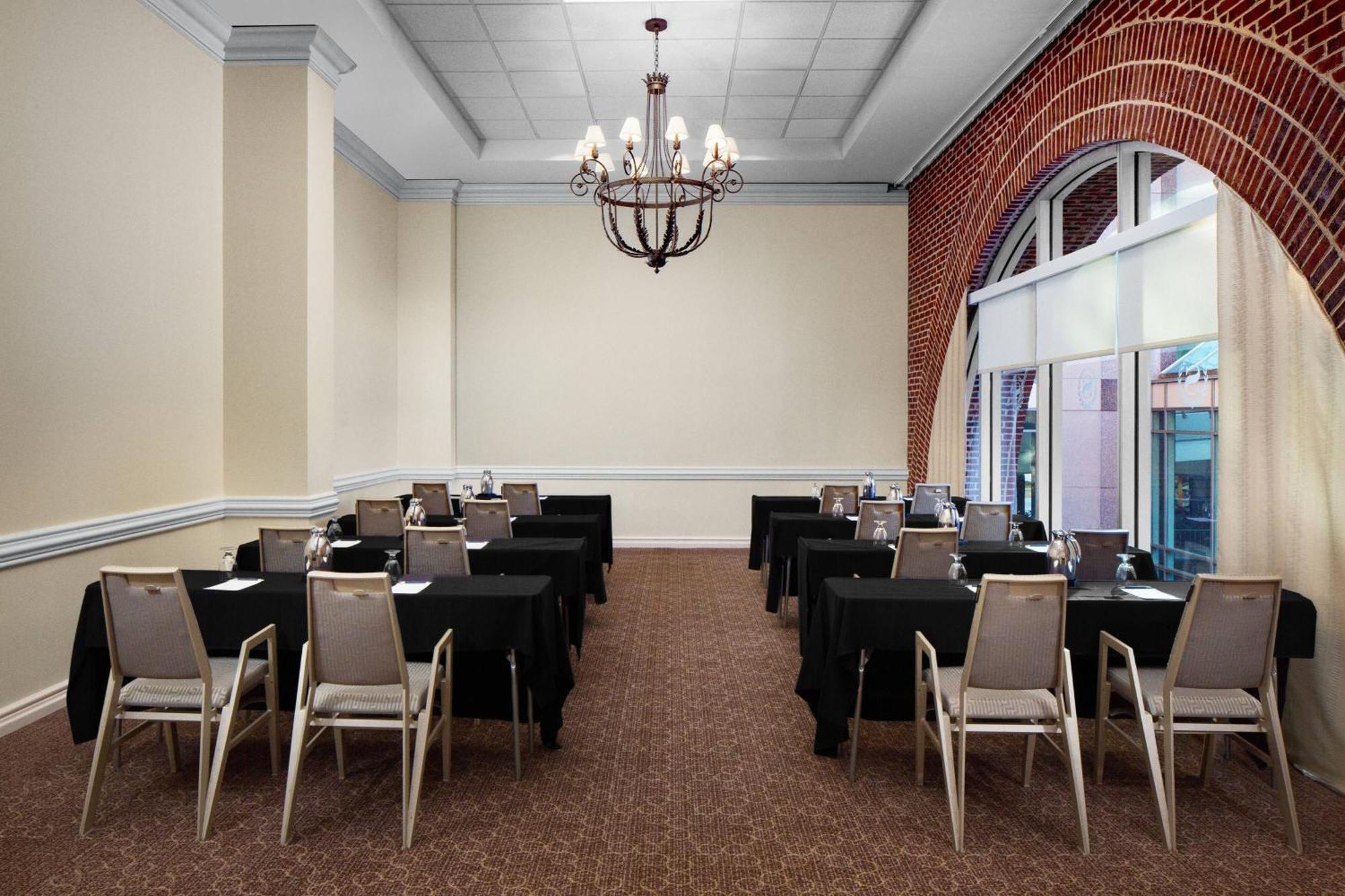 Sheraton Raleigh Hotel Exterior photo