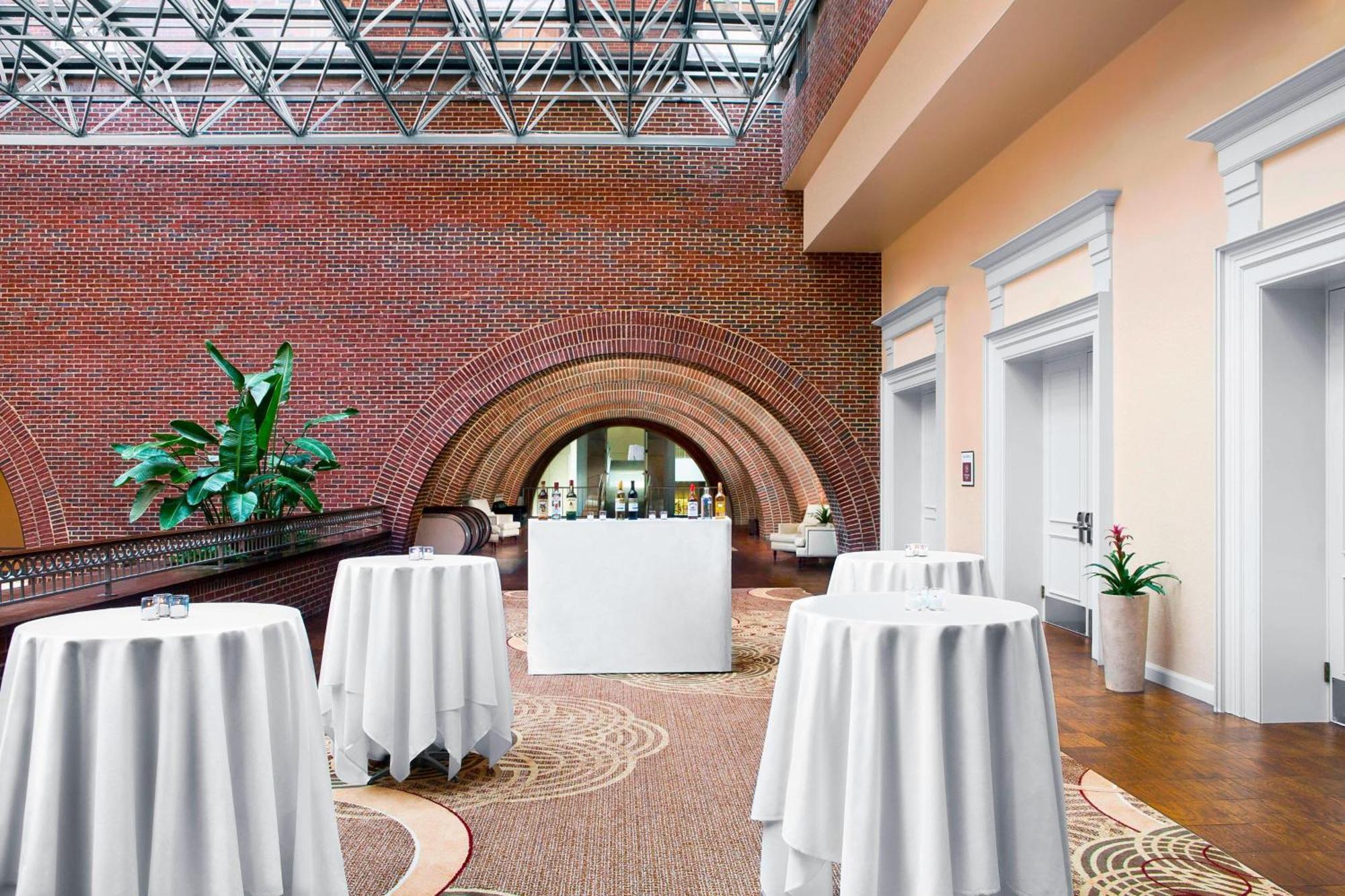 Sheraton Raleigh Hotel Exterior photo
