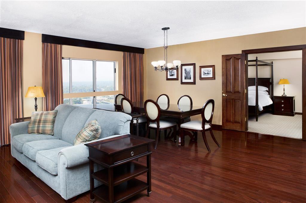 Sheraton Raleigh Hotel Room photo
